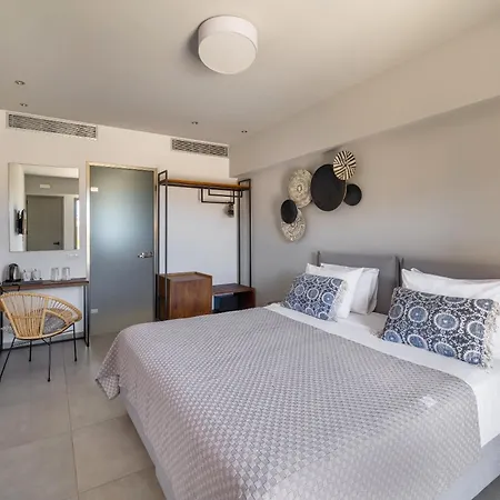 Asteris アパートホテル 4*