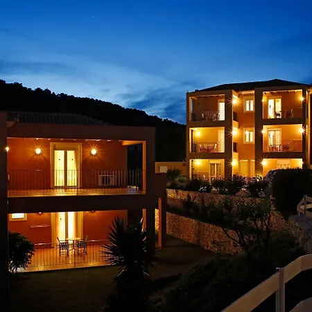 Asteris アパートホテル 4*